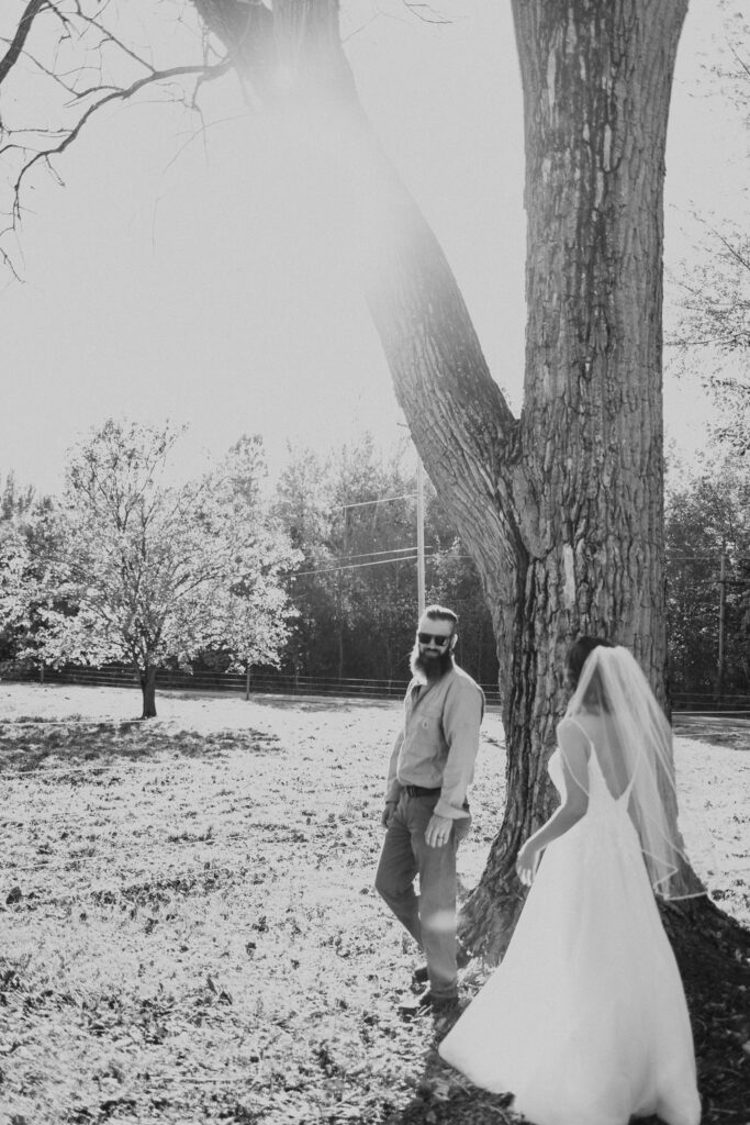 bride does first look with brother