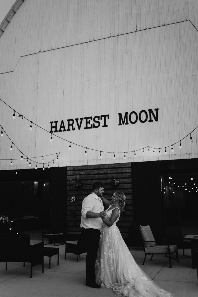 couple dances together at Harvest Moon of the Central Ohio wedding venues