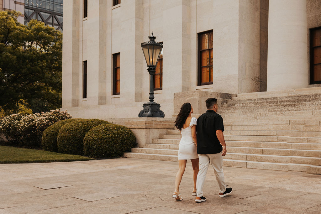 couple walking up to steps of Ohio Statehouse