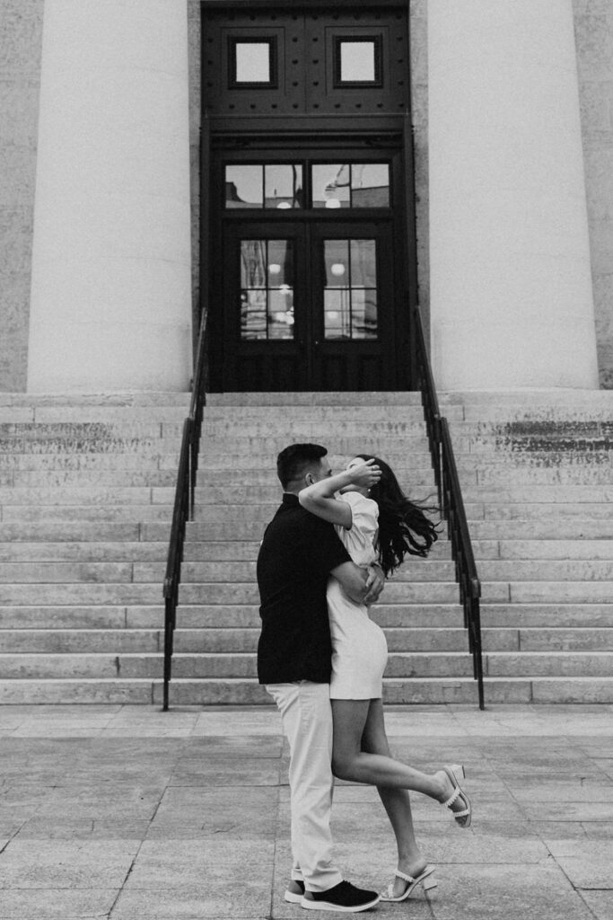 couple embraces in front of Ohio Statehouse
