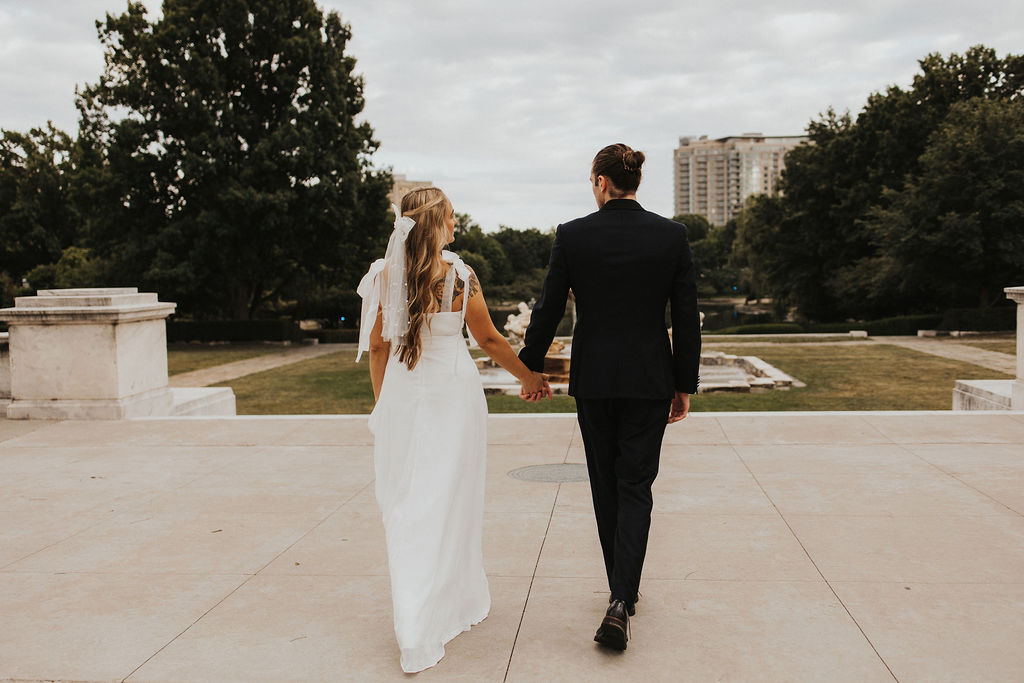 couple walking together holding hands at the Cleveland Museum of Arts