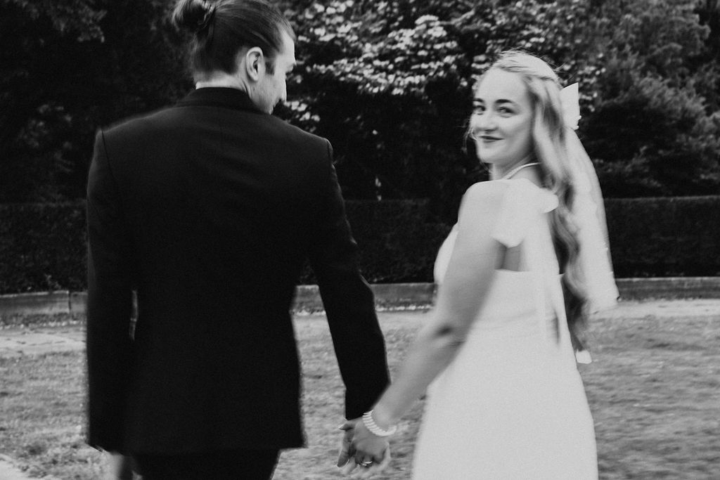 Cleveland Museum of Art photos of couple walking hand in hand