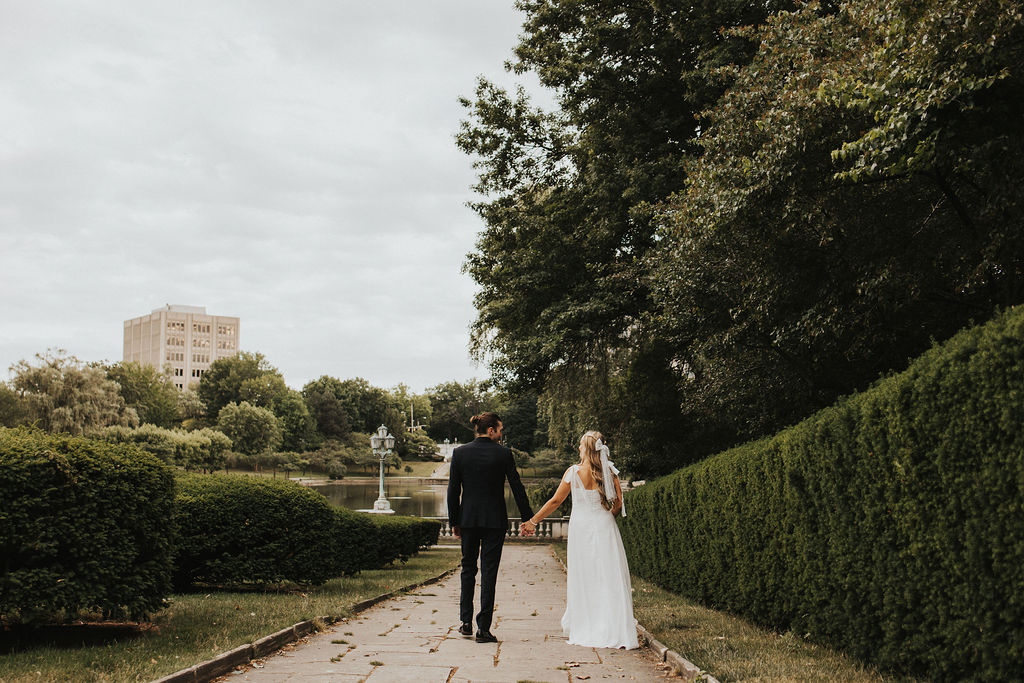 Cleveland Museum of Art photos of couple walking hand in hand