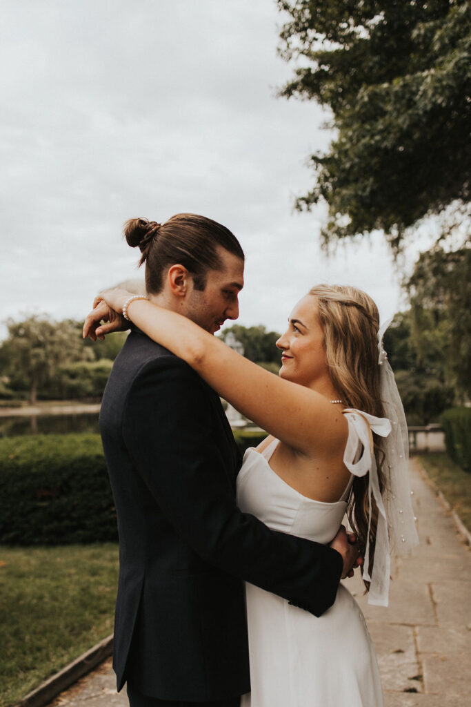 Cleveland Museum of Art photos of couple embracing