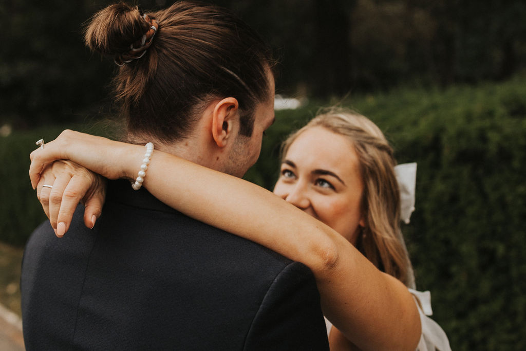 Cleveland Museum of Art photos of couple embracing