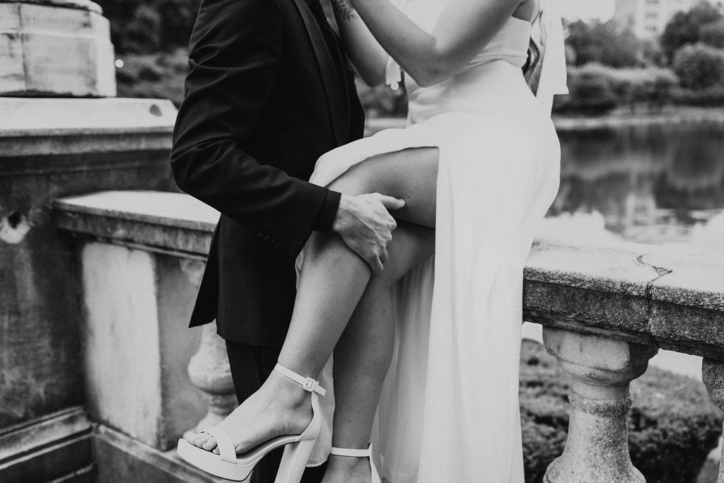 Cleveland Museum of Art photos of couple posing on ledge
