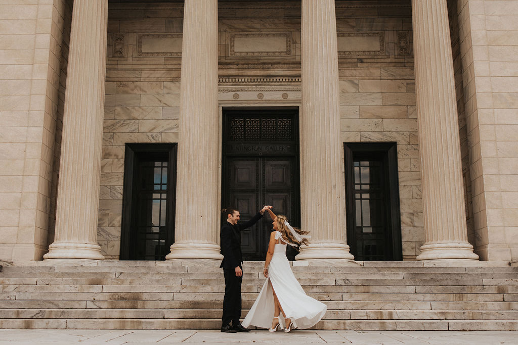 Cleveland Museum of Art photos in between pillars